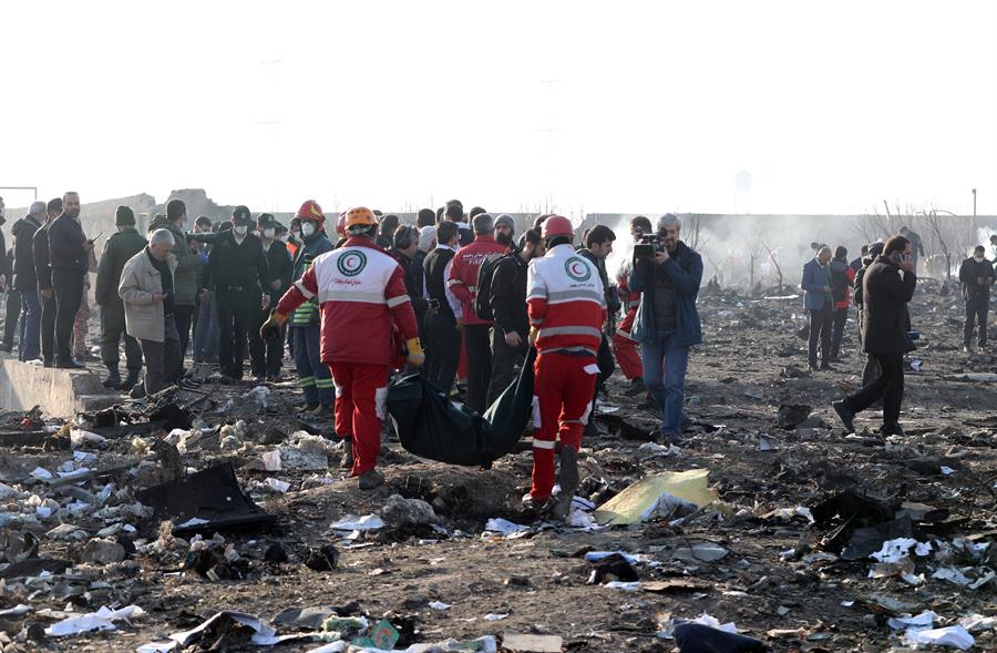 Iranianos e canadenses eram maioria em avião que caiu em Teerã