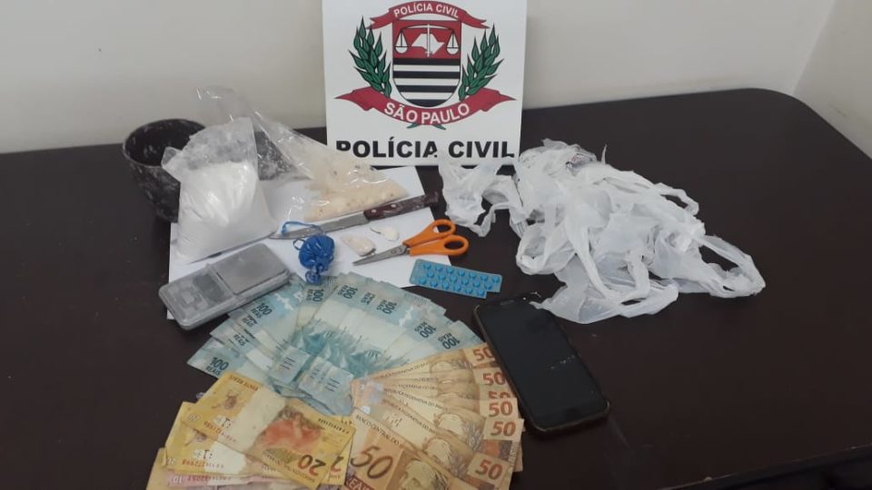 Traficante é preso com drogas, dinheiro e medicação na região