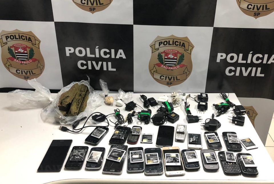 Homem tenta entrar com drogas e celulares em presídio