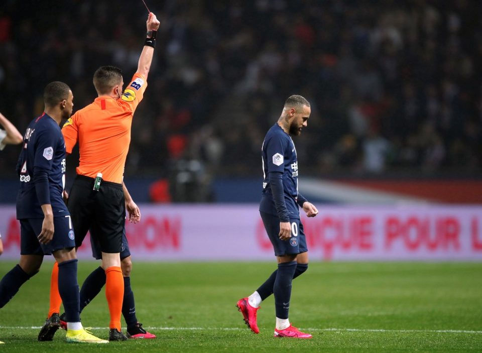 Com Neymar expulso, PSG vence Bordeaux em jogo com sete gols
