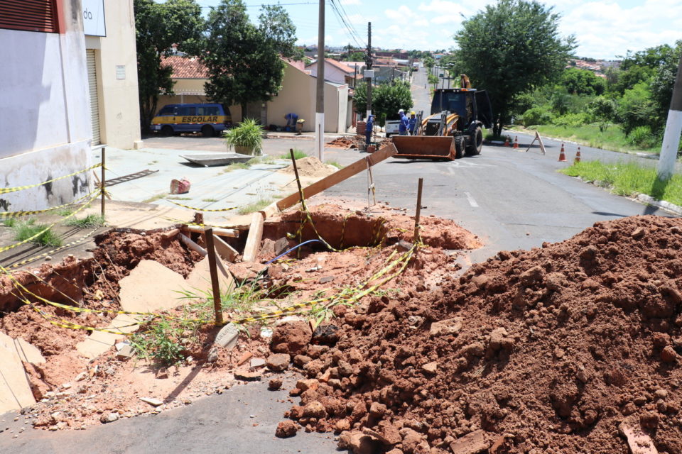 Prefeitura inicia reconstrução de rede de galerias na rua Mariápolis