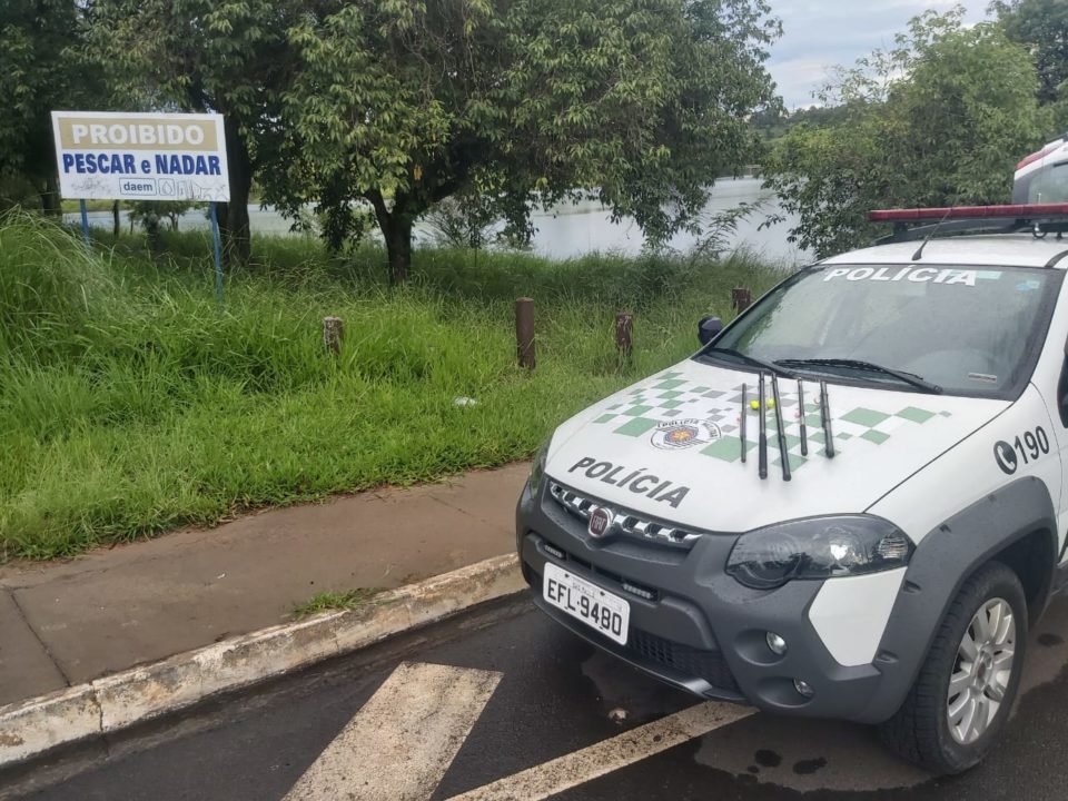 Polícia Ambiental flagra dupla pescando na Represa Cascata