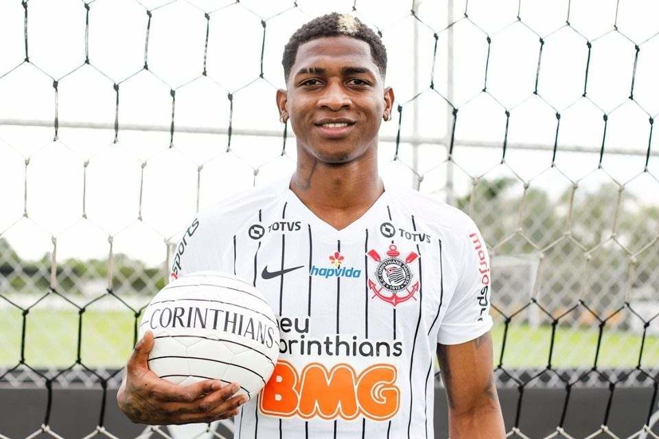 Corinthians anuncia atacante Yony González como reforço