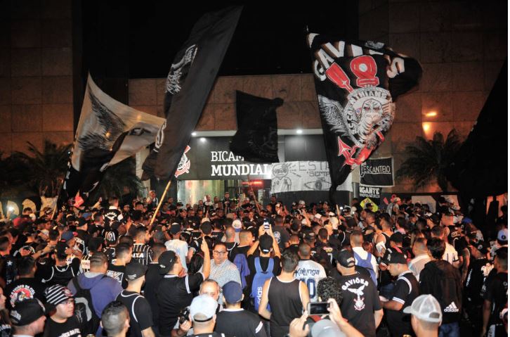 Organizadas do Corinthians cobram diretoria, jogadores e Tiago Nunes