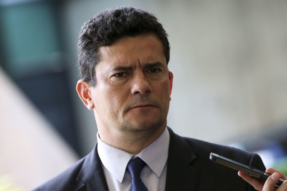 Moro anuncia leilão de imóveis confiscados do tráfico