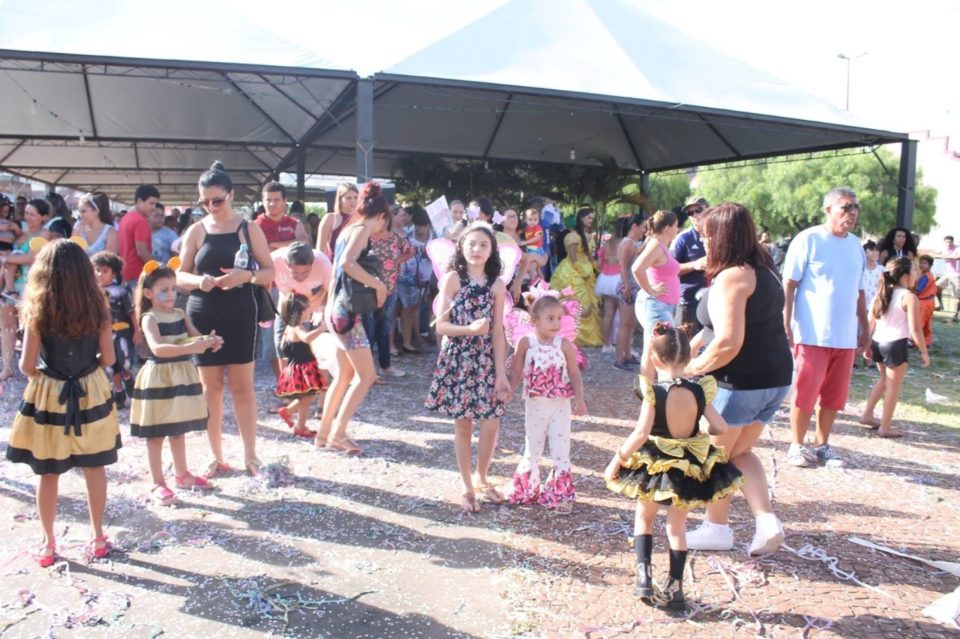 Marília tem segunda com carnaval infantil e escola de samba