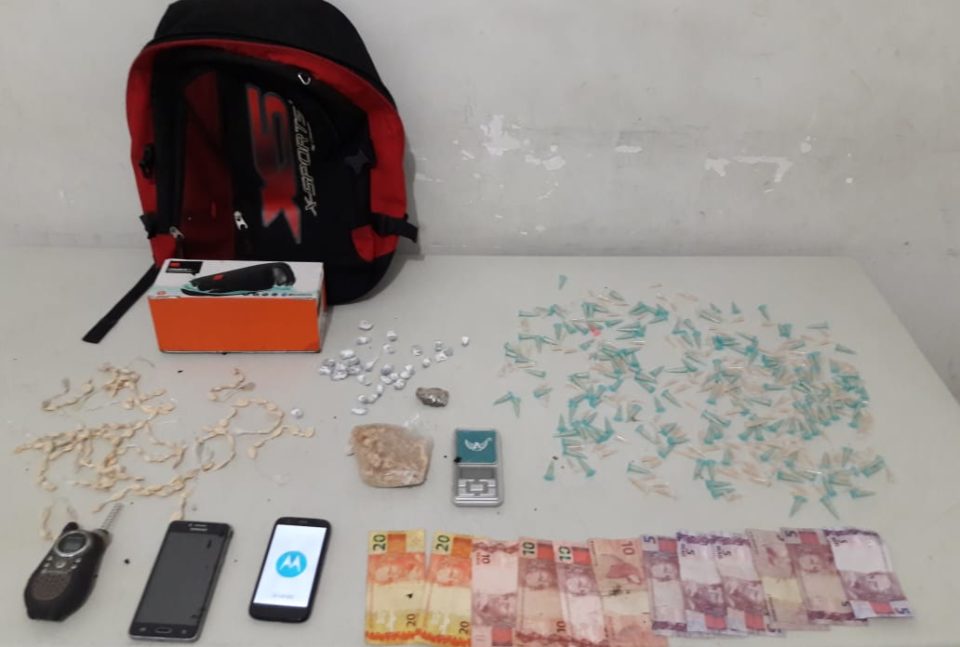 Dupla é presa com droga e dinheiro em Vera Cruz