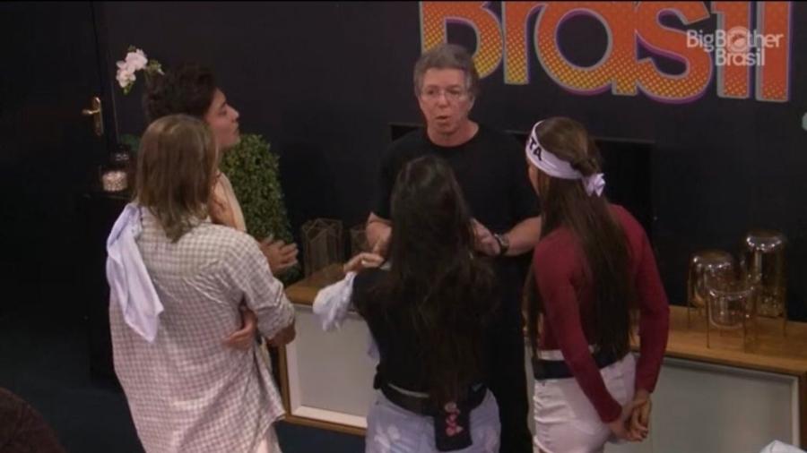 ‘BBB 20’: Boninho visita Casa de Vidro e dá dica: ‘Não contem tudo’