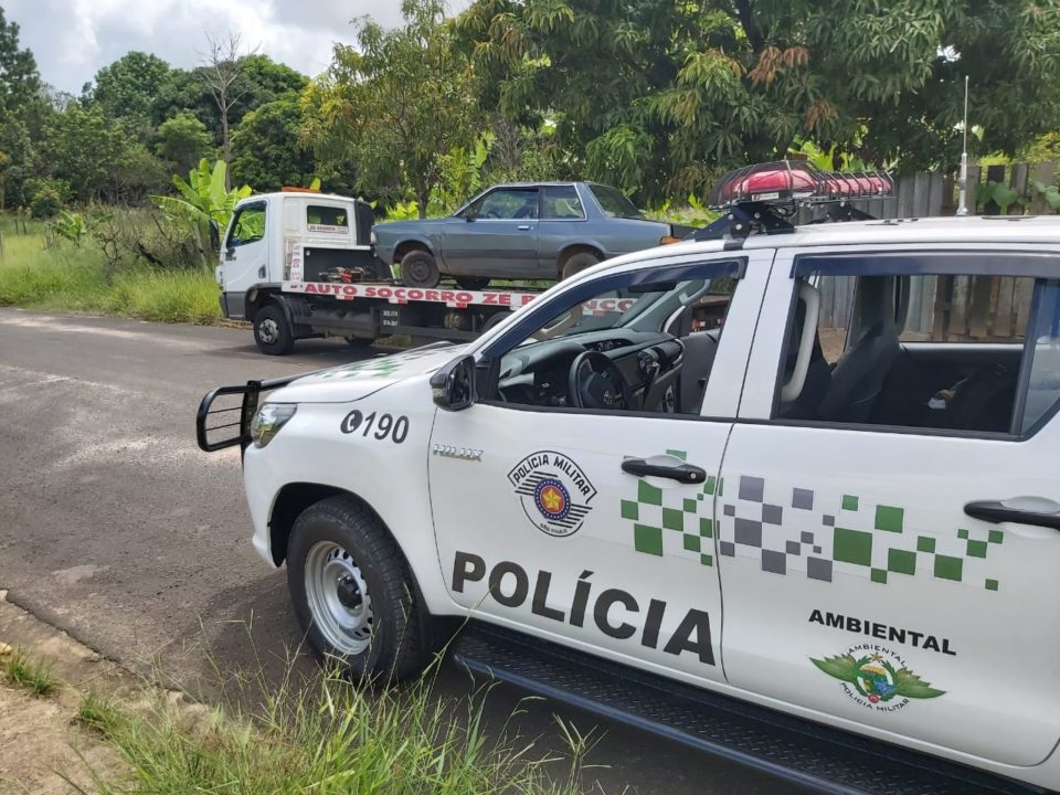 Polícia Ambiental apreende maconha em carro abandonado