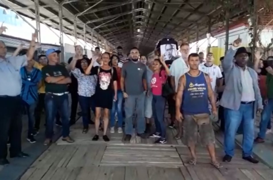 Ocupação da linha férrea vira disputa entre Daniel e Camarinha