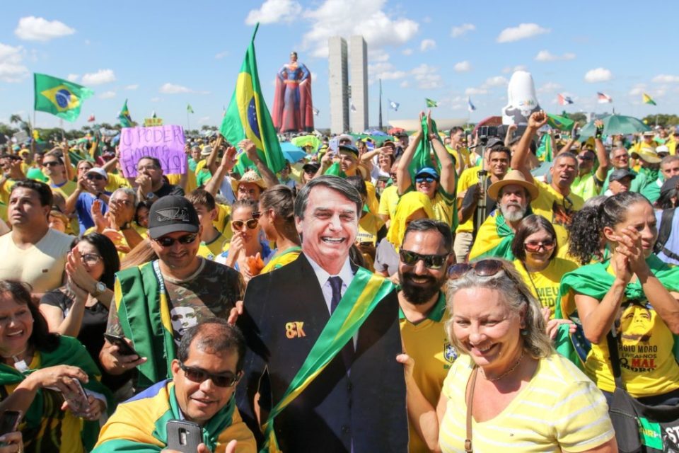 Ato opõe apoiadores de Bolsonaro e da Lava Jato