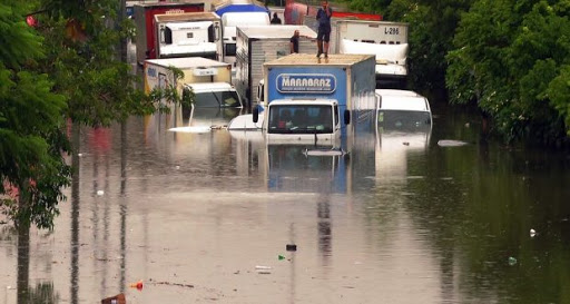 Temporal recorde em São Paulo causa dezenas de alagamentos