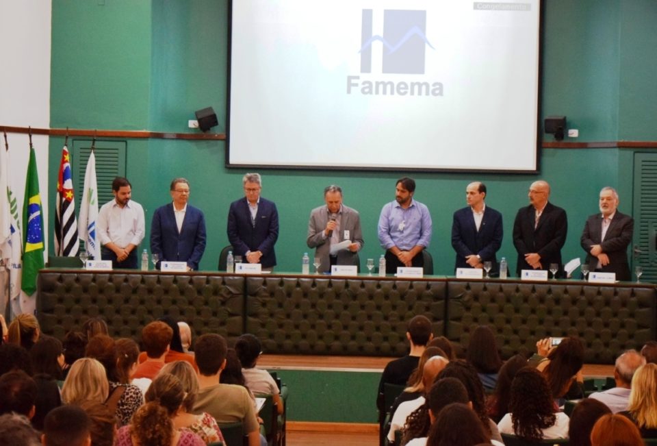 Famema recepciona alunos de medicina e enfermagem