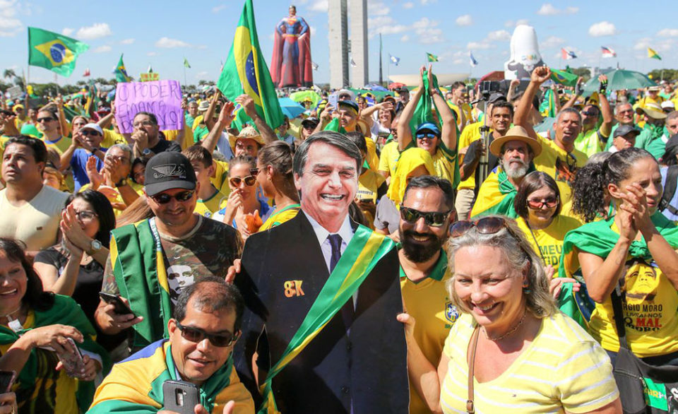 Ministros sugerem a Bolsonaro adiar protestos do dia 15