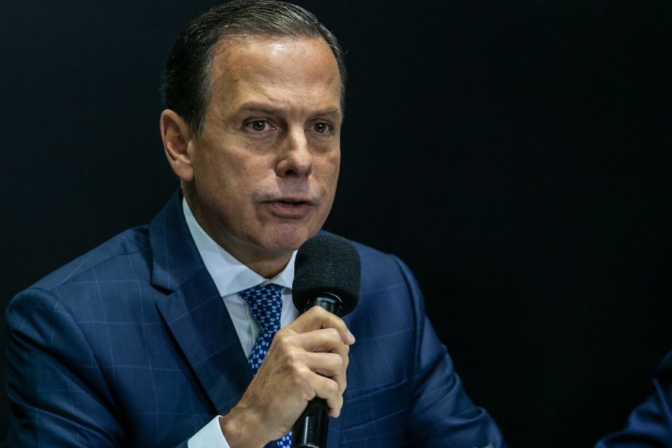 Eduardo Bolsonaro ‘envergonha brasileiros’, diz Doria