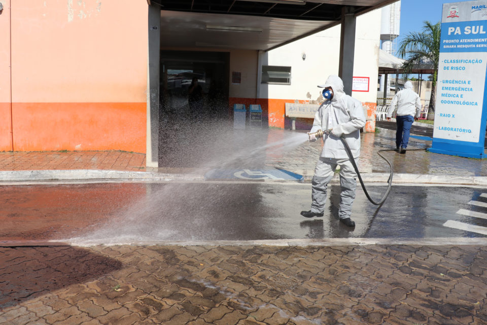 Prefeitura faz higienização em ruas com maior fluxo de pessoas