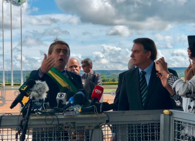 Bolsonaro escala humorista para responder sobre PIB fraco