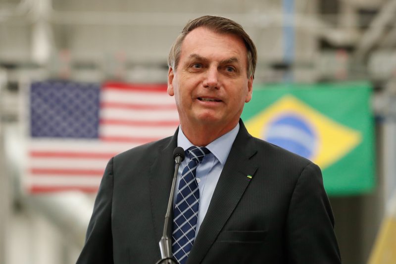 Onze brasileiros que estiveram com Bolsonaro têm coronavírus