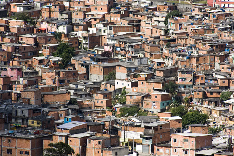 Nas favelas, 96% acredita na eficácia do isolamento social