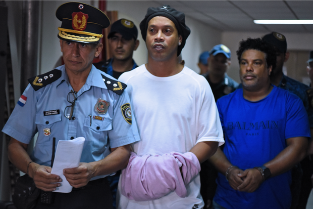 Paraguai investiga Ronaldinho por organização criminosa