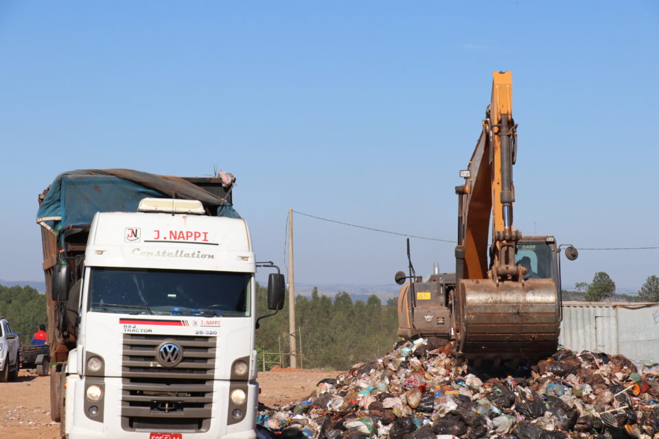 Prefeitura anuncia licenciamento para transbordo do lixo