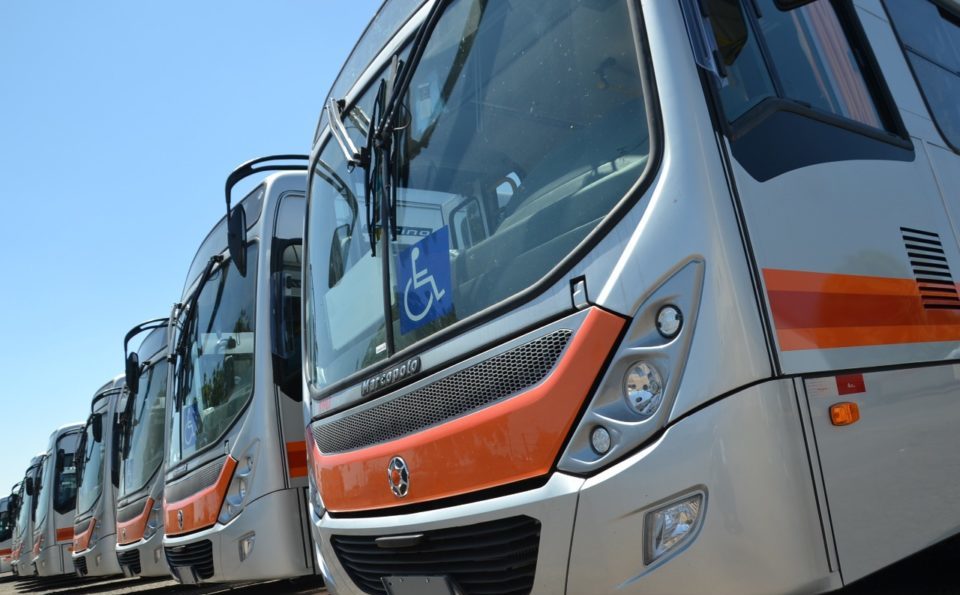 Novo decreto libera ônibus para parte dos trabalhadores