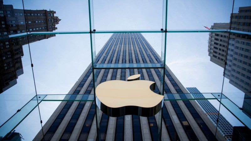 Apple é multada por práticas anticompetitivas
