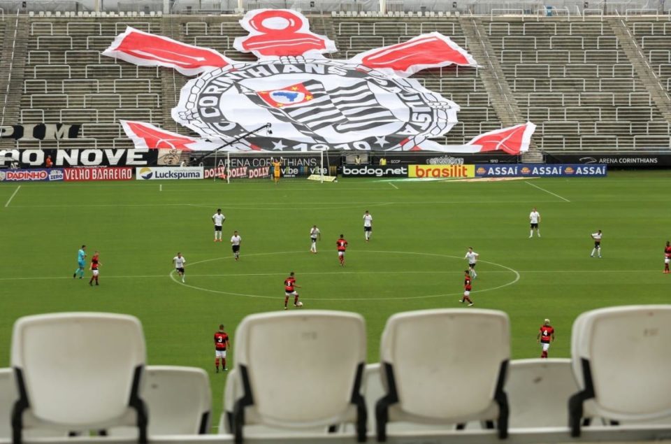 Tiago Nunes lamenta Arena Corinthians vazia