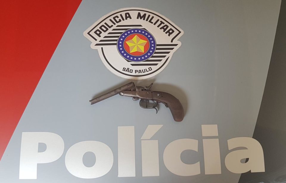 Homem é preso tentando vender arma na zona Oeste