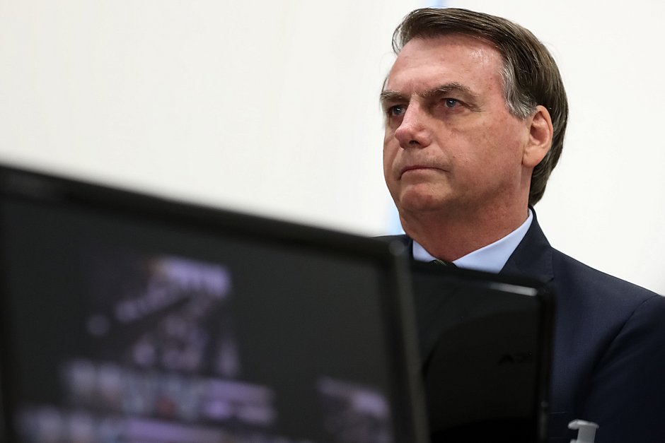 Bolsonaro inclui igrejas como ‘serviços essenciais’