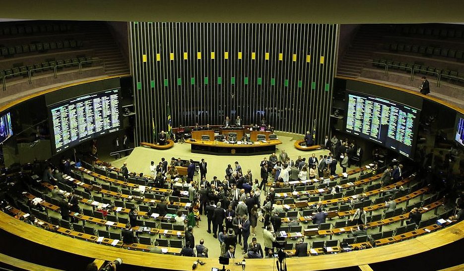 Congresso adia definição sobre R$ 30 bilhões de emendas