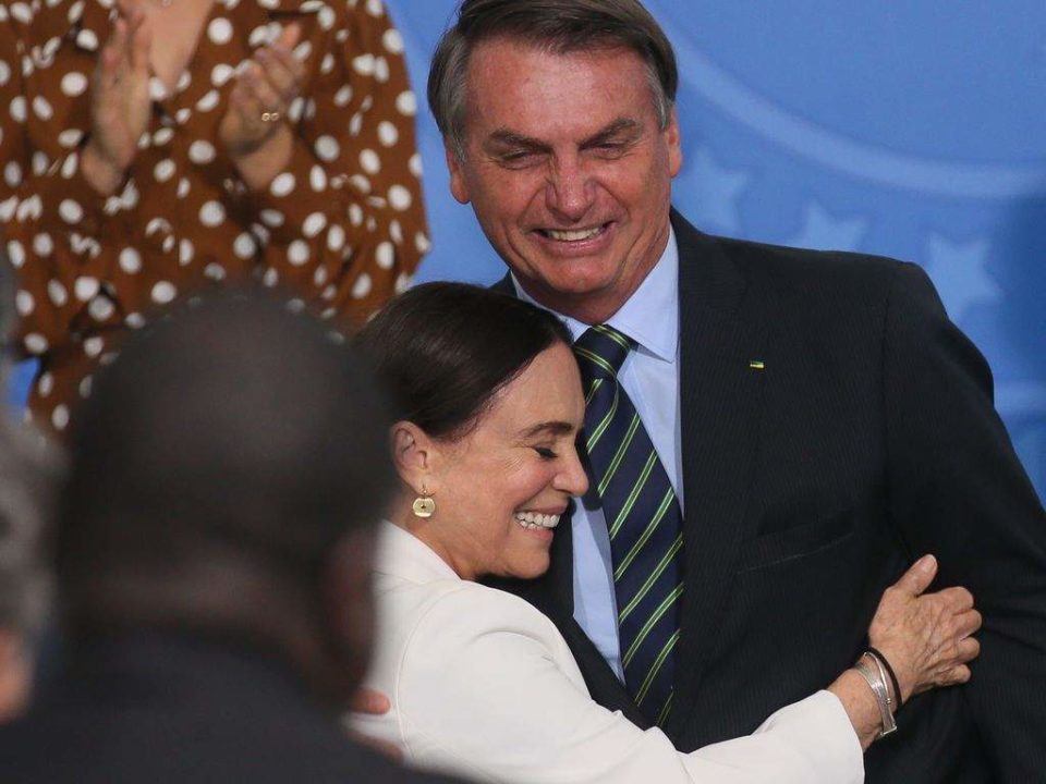 Bolsonaro diz que pode vetar indicações de Regina Duarte