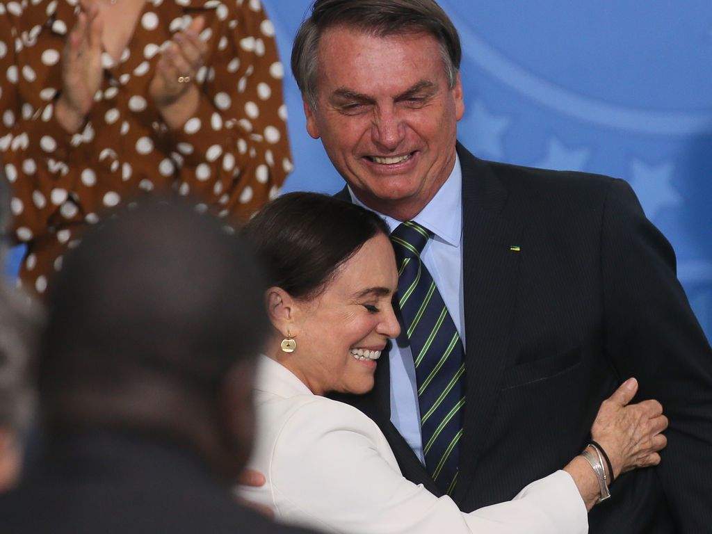 Bolsonaro diz que pode vetar indicações de Regina Duarte 