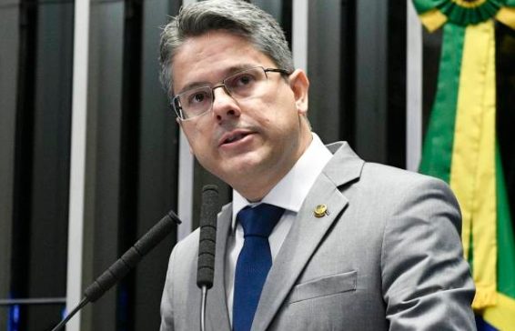 Senador sugere a Guedes aumentar ‘corona money’