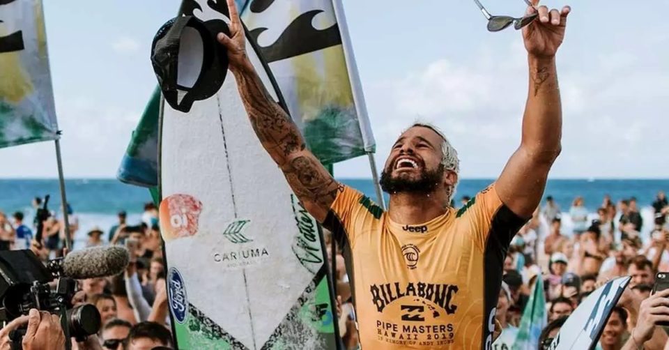 Italo Ferreira celebra crescimento do surfe