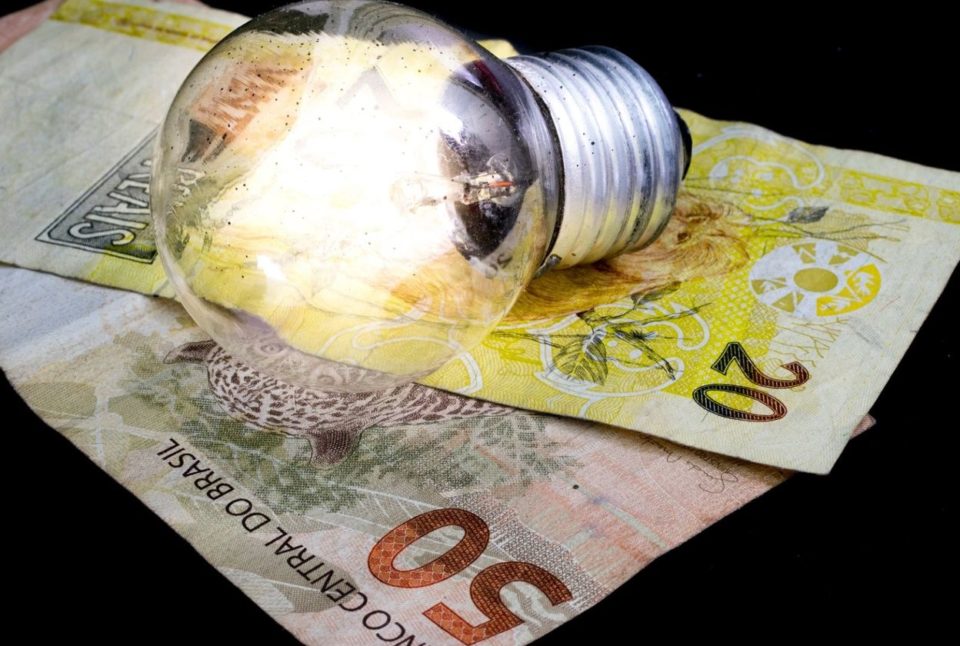 Governo destinará R$ 900 mi para bancar conta de luz