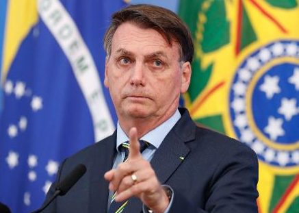 Bolsonaro diz que governos não achataram curva e indaga óbitos