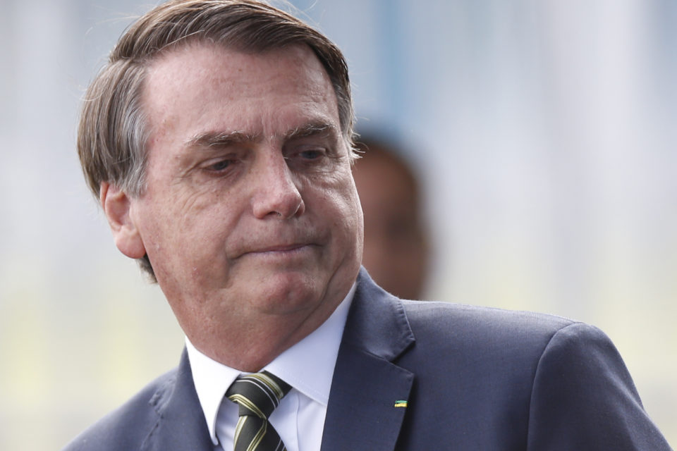 Bolsonaro deixa Ministério da Defesa sem falar com a imprensa