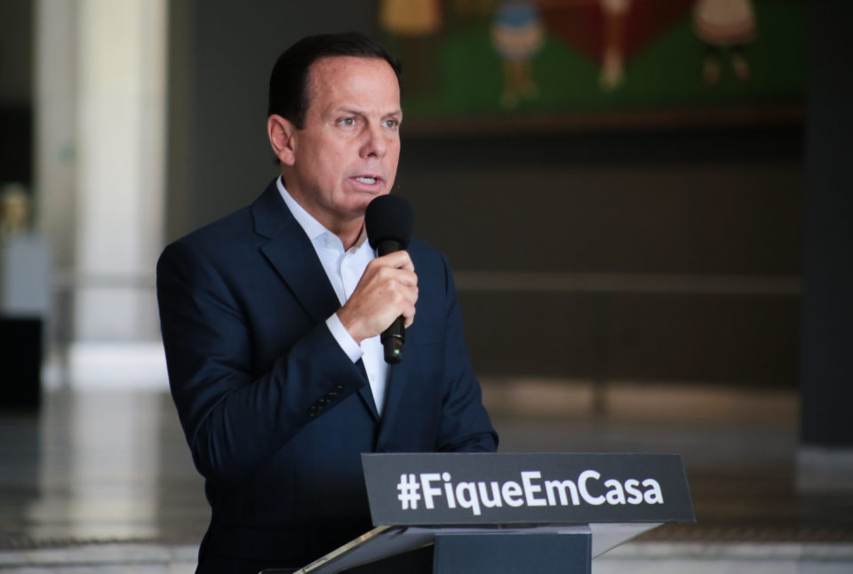 Doria fará decreto sobre uso de máscaras em metrô, trens e ônibus