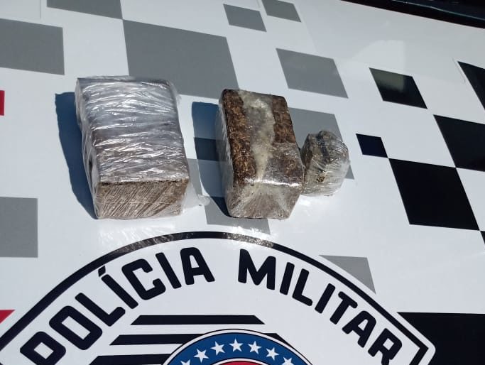 Passageiro de moto é preso com maconha em Tupã