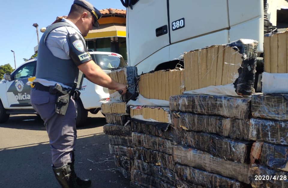 Homem é preso transportando maconha na SP-270