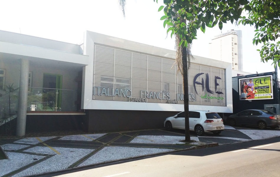 Ale Idiomas traz faculdade EAD da Estácio para Marília