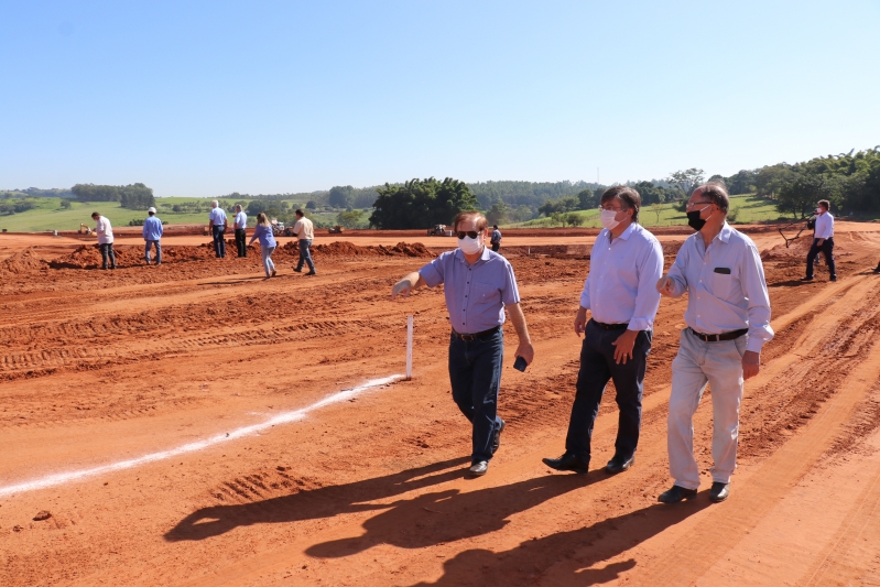 Daniel visita obra e prevê entrega da ETE Palmital ainda para este ano