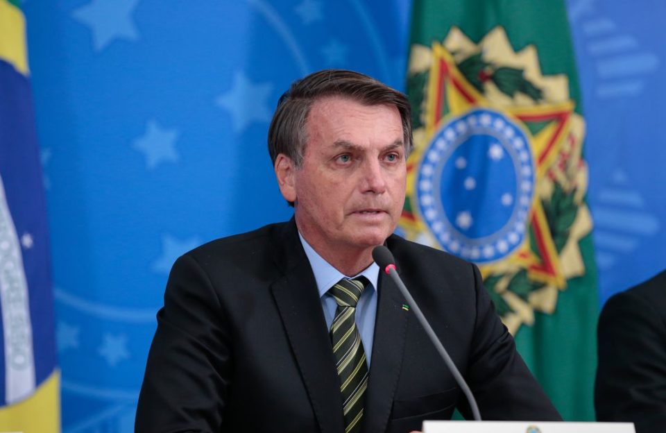 Bolsonaro diz que não se responsabiliza por mortes de Covid-19