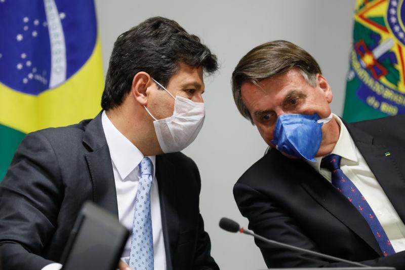 Bolsonaro evita comentar entrevista de Mandetta