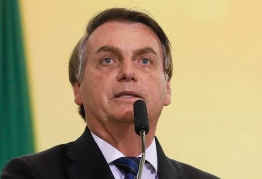 Bolsonaro evita responder se vai reabrir comércio