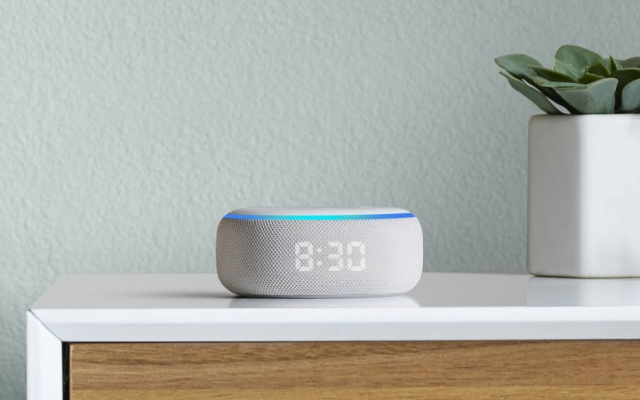 Amazon lança caixa conectada Echo Dot com relógio no Brasil