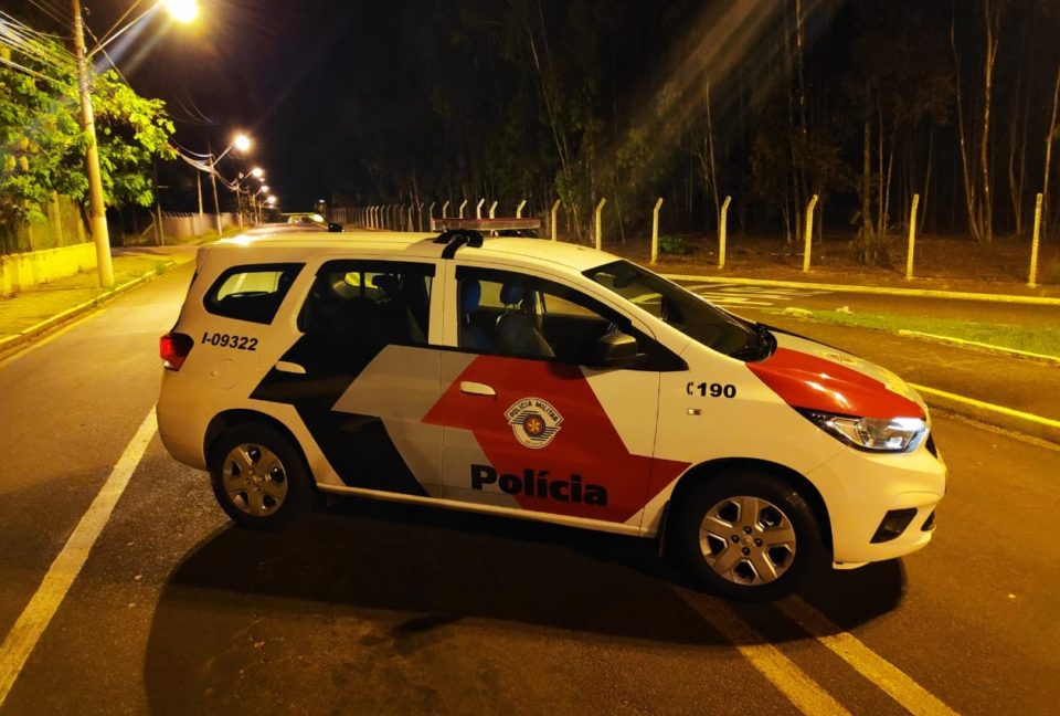 PM flagra ladrão dentro de casa durante furto