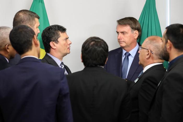 Governo entrega vídeo de reunião ministerial com Moro