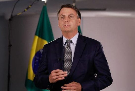 Bolsonaro deve fazer discurso na TV contra isolamento